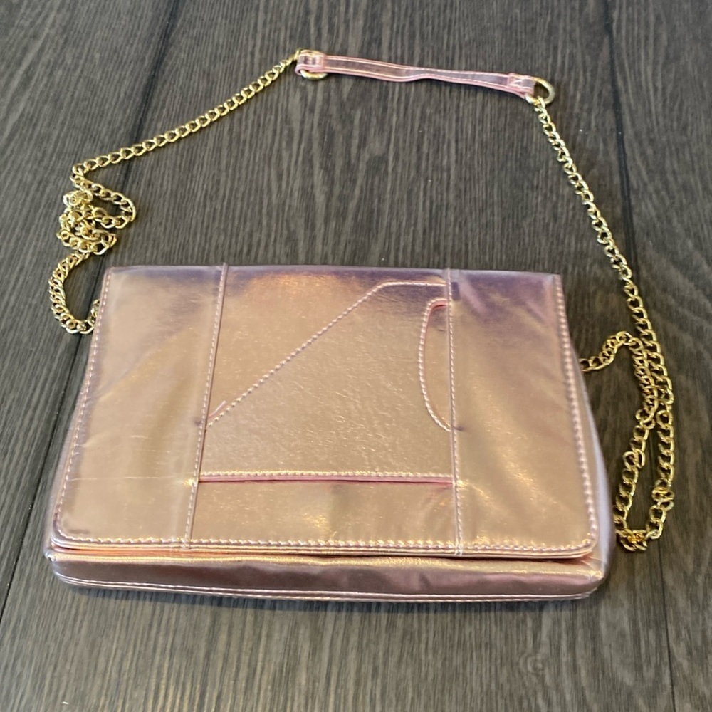Leith metallic pink cross-body purse. NWT. Gold chain. - Picture 3 of 12